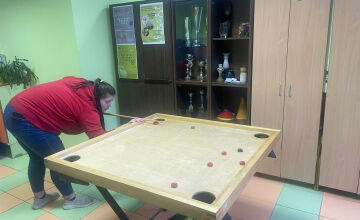 Sacensības novusā jaunietēm